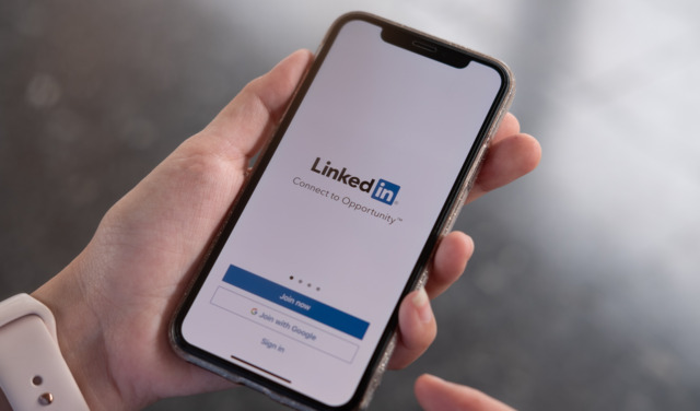dragi kontakti kako se obrakjame eden na drug na linkedin